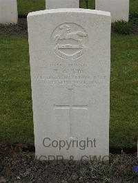 Guards Cemetery Windy Corner Cuinchy - Gunby, T