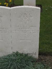 Guards Cemetery Windy Corner Cuinchy - Hanley, J