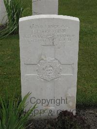 Guards Cemetery Windy Corner Cuinchy - Harradine, F