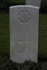 Guards Cemetery Windy Corner Cuinchy - Hart, T