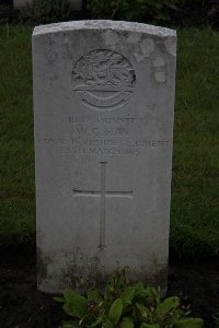Guards Cemetery Windy Corner Cuinchy - Hay, W G
