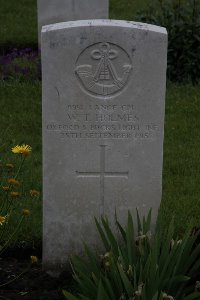 Guards Cemetery Windy Corner Cuinchy - Holmes, W T