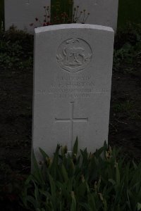 Guards Cemetery Windy Corner Cuinchy - Horton, G F