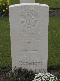 Guards Cemetery Windy Corner Cuinchy - Howells, D