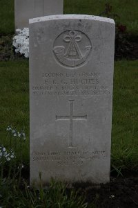 Guards Cemetery Windy Corner Cuinchy - Hughes, E R G