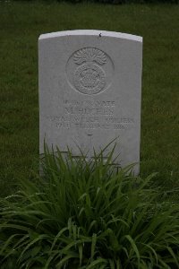 Guards Cemetery Windy Corner Cuinchy - Hughes, Morris