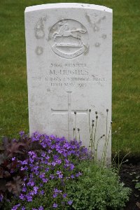 Guards Cemetery Windy Corner Cuinchy - Hughes, Michael