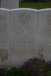 Guards Cemetery Windy Corner Cuinchy - Hughes, T B