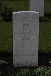 Guards Cemetery Windy Corner Cuinchy - Instone, Leonard Frederick