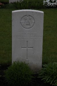 Guards Cemetery Windy Corner Cuinchy - Ison, A E
