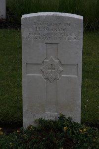 Guards Cemetery Windy Corner Cuinchy - Johnson, Harold