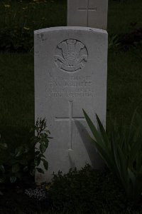 Guards Cemetery Windy Corner Cuinchy - Jolliffe, F W