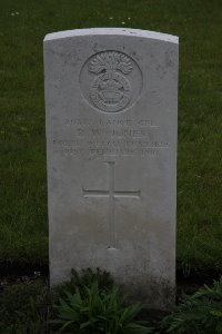 Guards Cemetery Windy Corner Cuinchy - Jones, Richard William