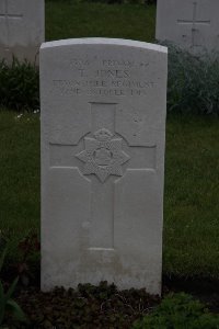 Guards Cemetery Windy Corner Cuinchy - Jones, Thomas