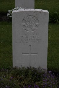 Guards Cemetery Windy Corner Cuinchy - Jones, William David