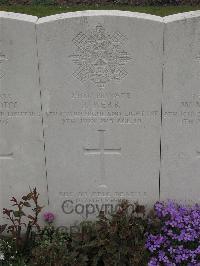 Guards Cemetery Windy Corner Cuinchy - Kerr, J