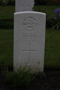 Guards Cemetery Windy Corner Cuinchy - Killingback, C E