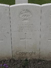 Guards Cemetery Windy Corner Cuinchy - Knowles, G