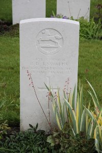 Guards Cemetery Windy Corner Cuinchy - Knowles, Robert Davidson