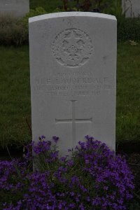 Guards Cemetery Windy Corner Cuinchy - Lauderdale, H E