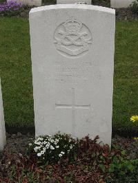 Guards Cemetery Windy Corner Cuinchy - Lawson, R