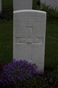 Guards Cemetery Windy Corner Cuinchy - Lee, G W