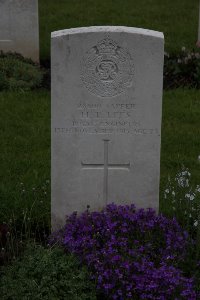 Guards Cemetery Windy Corner Cuinchy - Lees, H T