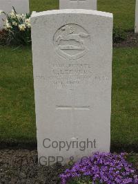 Guards Cemetery Windy Corner Cuinchy - Leevers, C