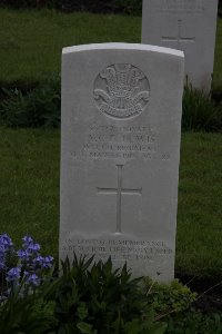 Guards Cemetery Windy Corner Cuinchy - Lewis, Arnold Cecil Ewart