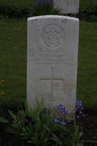 Guards Cemetery Windy Corner Cuinchy - Lewis, D D