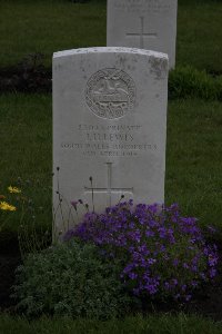 Guards Cemetery Windy Corner Cuinchy - Lewis, J H