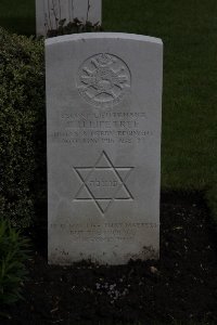 Guards Cemetery Windy Corner Cuinchy - Lifetree, Ernest Henry