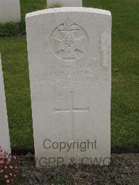 Guards Cemetery Windy Corner Cuinchy - Livemore, James