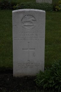 Guards Cemetery Windy Corner Cuinchy - Lloyd, E J