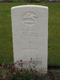 Guards Cemetery Windy Corner Cuinchy - Lloyd, W