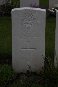 Guards Cemetery Windy Corner Cuinchy - Luty, J W