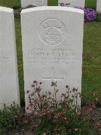 Guards Cemetery Windy Corner Cuinchy - Lynch, Harold