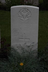 Guards Cemetery Windy Corner Cuinchy - MacKenzie, Alexander