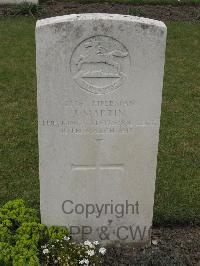 Guards Cemetery Windy Corner Cuinchy - Martin, J