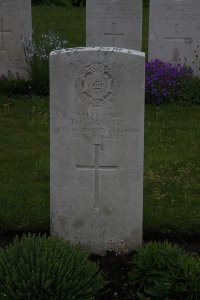 Guards Cemetery Windy Corner Cuinchy - Martin, T G