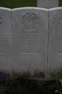 Guards Cemetery Windy Corner Cuinchy - Martin, T