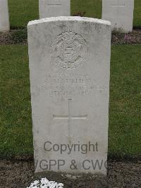 Guards Cemetery Windy Corner Cuinchy - Matthews, A