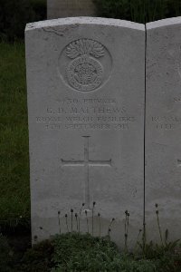 Guards Cemetery Windy Corner Cuinchy - Matthews, G D