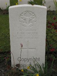 Guards Cemetery Windy Corner Cuinchy - McGregor, R