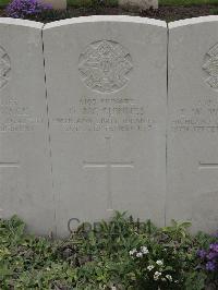 Guards Cemetery Windy Corner Cuinchy - McGuinnes, O