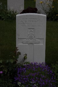 Guards Cemetery Windy Corner Cuinchy - McGuinness, A