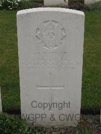 Guards Cemetery Windy Corner Cuinchy - McLuckie, T