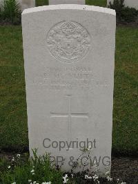 Guards Cemetery Windy Corner Cuinchy - McNulty, R