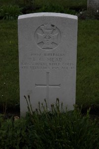 Guards Cemetery Windy Corner Cuinchy - Mead, Ernest Coplestone