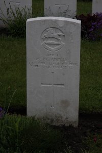 Guards Cemetery Windy Corner Cuinchy - Meade, Michael